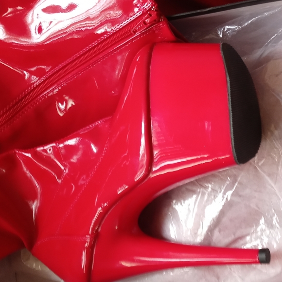 Heels - Picture 2 of 2